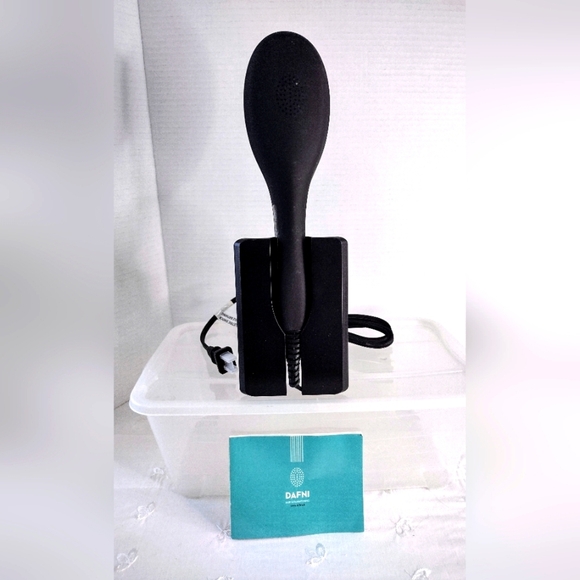 DAFNI Hair Straightening Brush - Picture 2 of 7